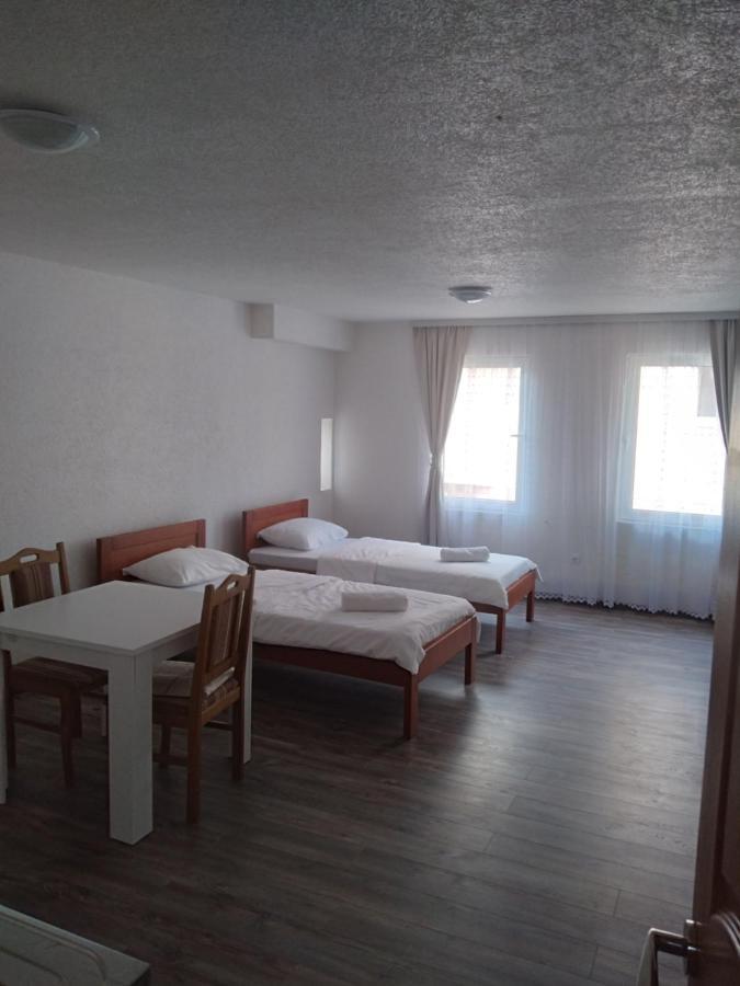 Guest House Erdan Плав Екстериор снимка