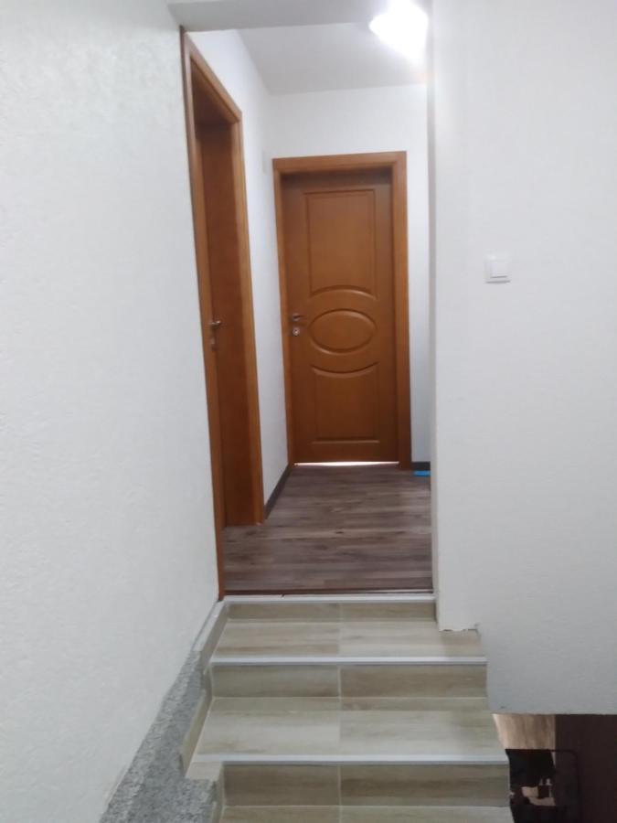 Guest House Erdan Плав Екстериор снимка