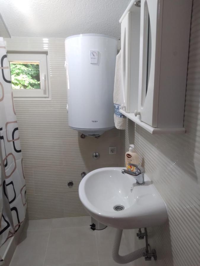 Guest House Erdan Плав Екстериор снимка